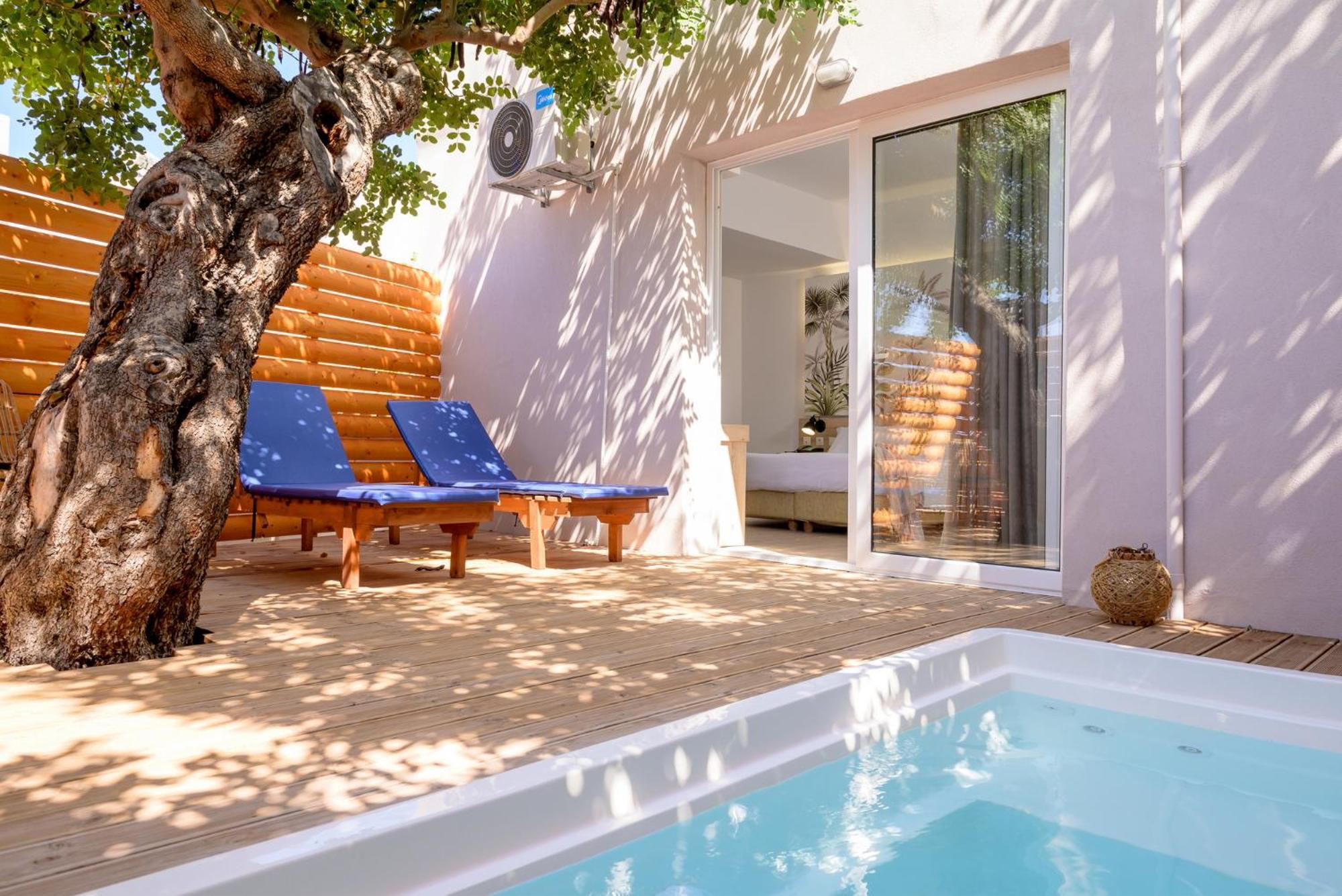 Покращений двомісний номер з глибоким басейном